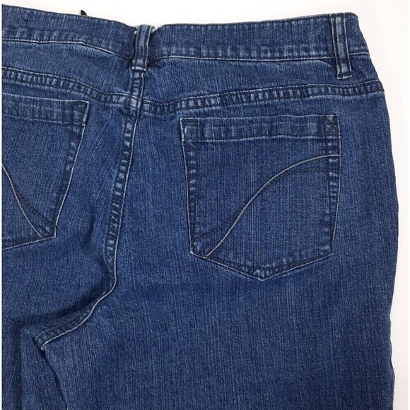 Axcess Women's Size 12 Straight Relaxed Fit Denim Capris MId-Rise Medium Wash - Picture 4 of 11